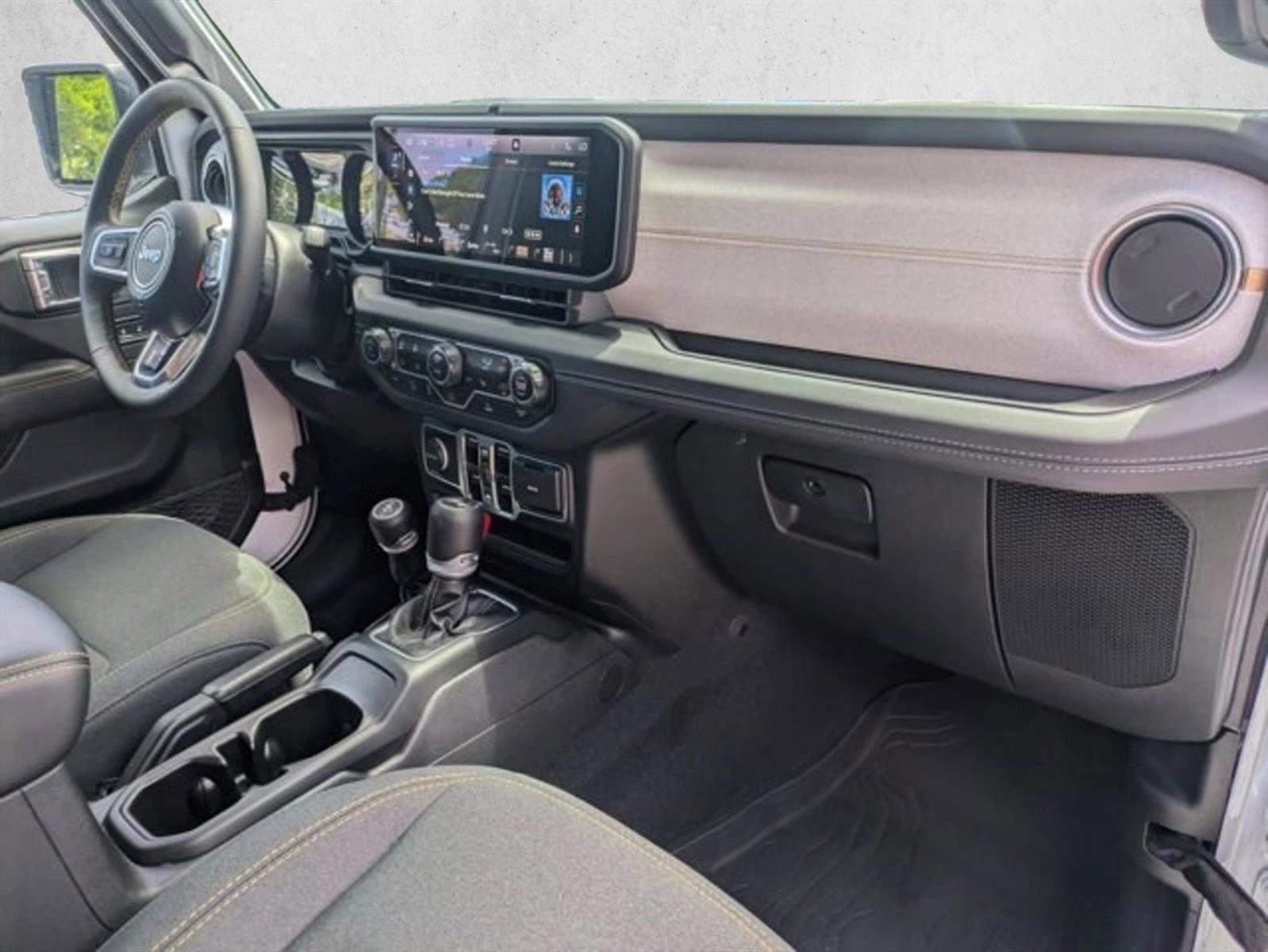 Used 2024 Jeep Wrangler Unlimited Sahara AWD/4WD image 22