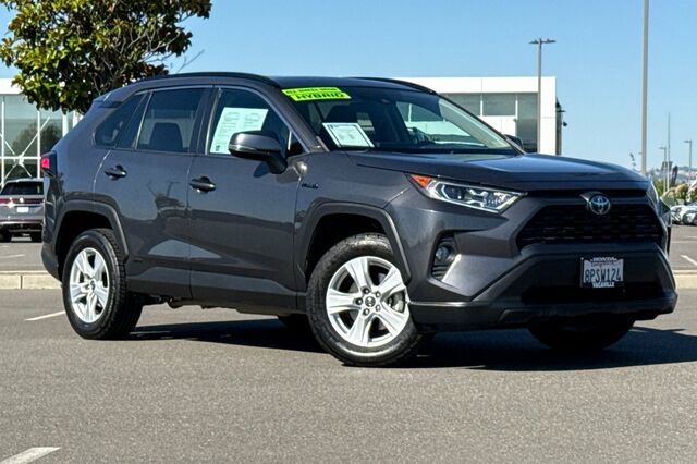 Used 2020 Toyota RAV4 XLE w/ Convenience Package AWD/4WD image 2