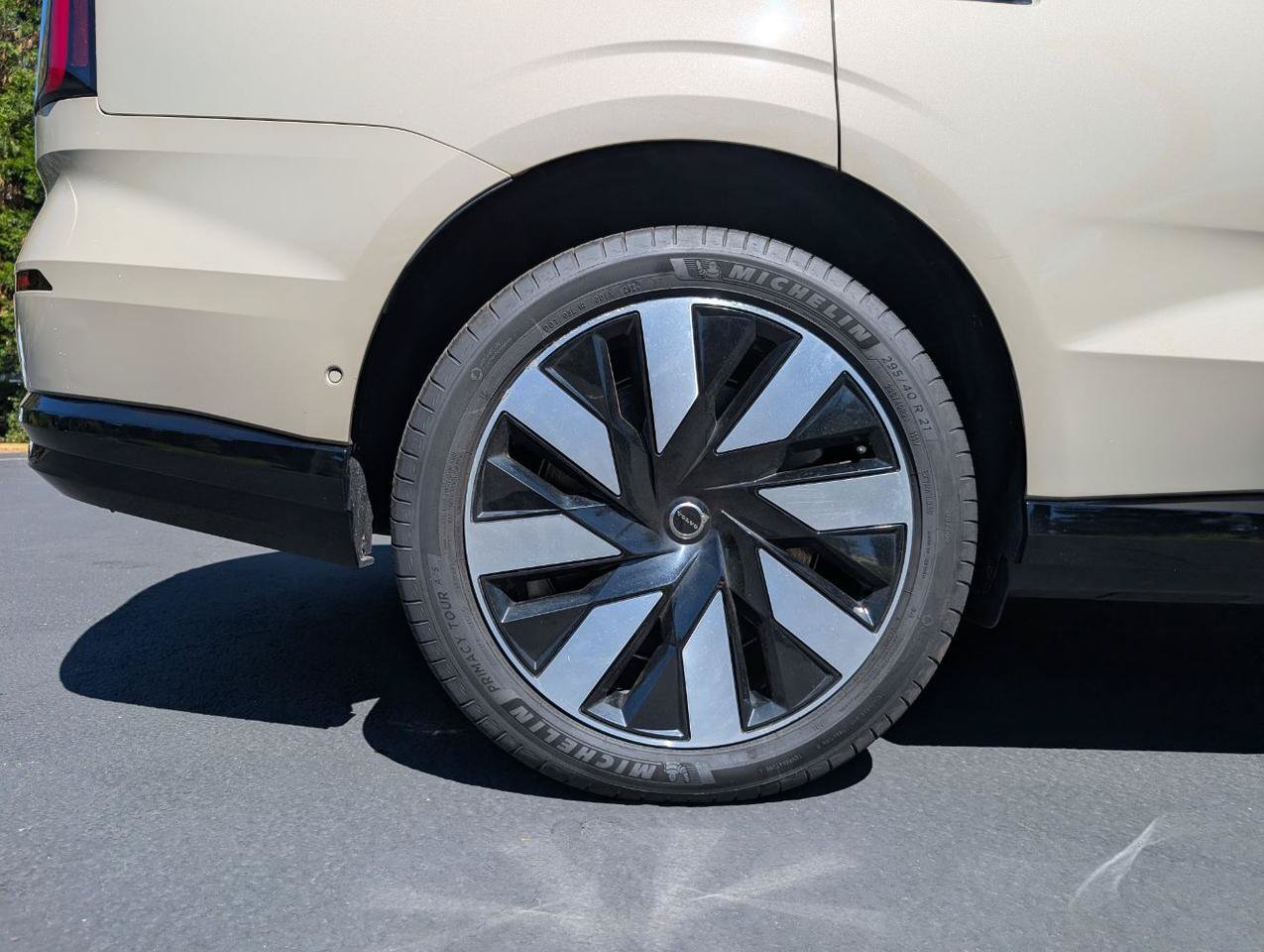 Used 2025 Volvo EX90 Ultra AWD/4WD image 25