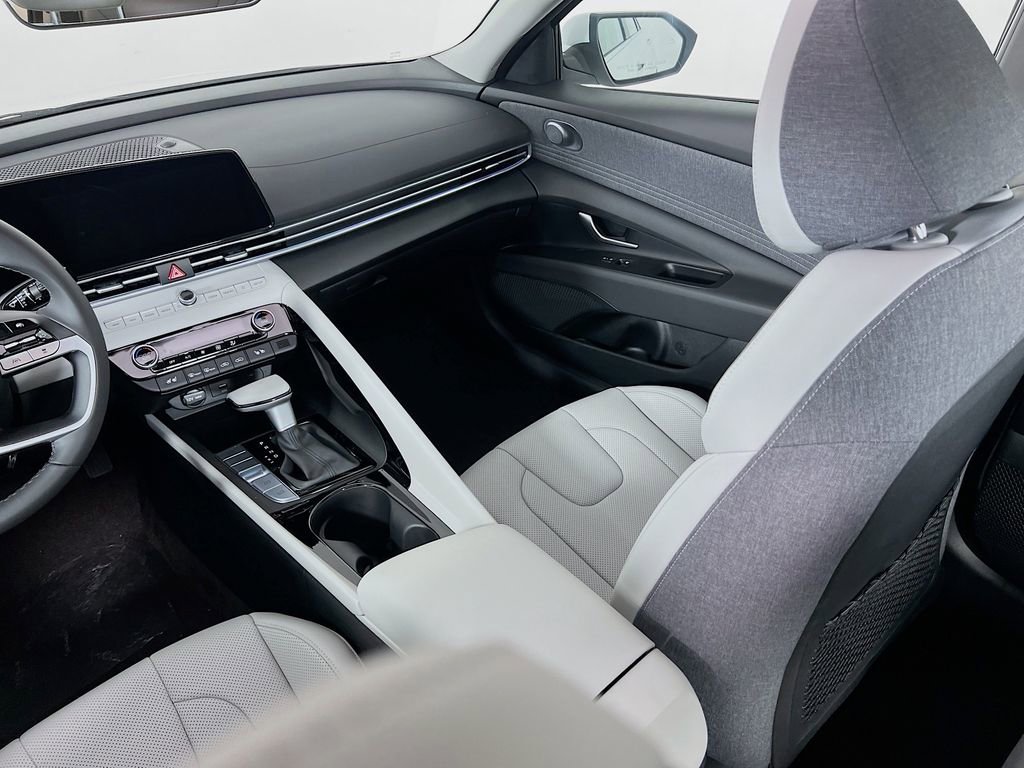 New 2025 Hyundai Elantra Limited image 23