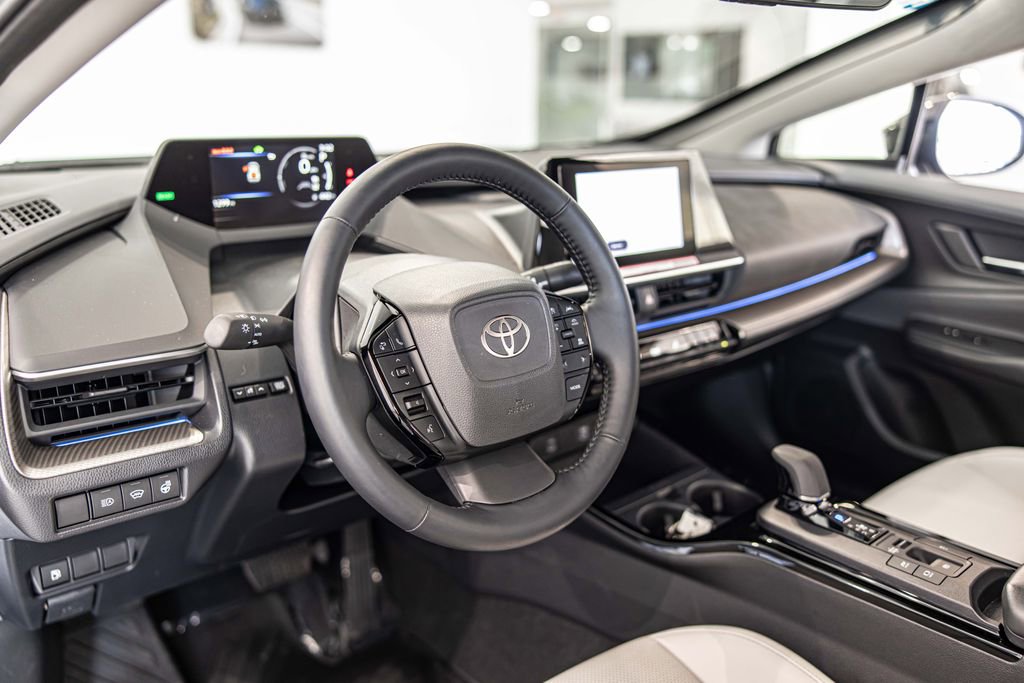 Used 2026 Toyota Prius XLE FWD image 18