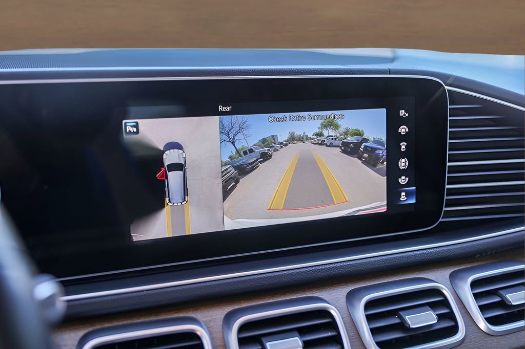 Used 2021 Mercedes-Benz GLS 450 4MATIC image 17