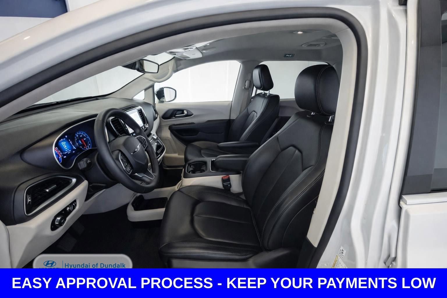 Used 2024 Chrysler Pacifica Touring-L image 8