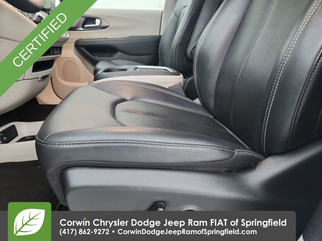Used 2024 Chrysler Pacifica Touring-L FWD image 19