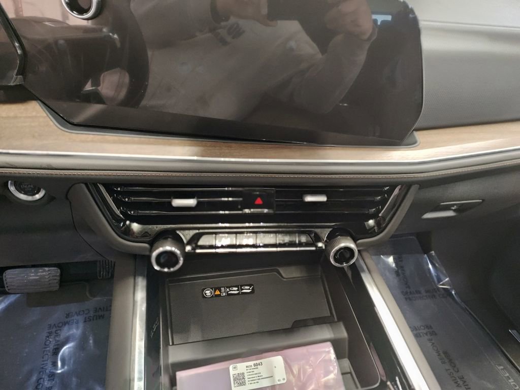 New 2026 Chevrolet Suburban High Country image 11