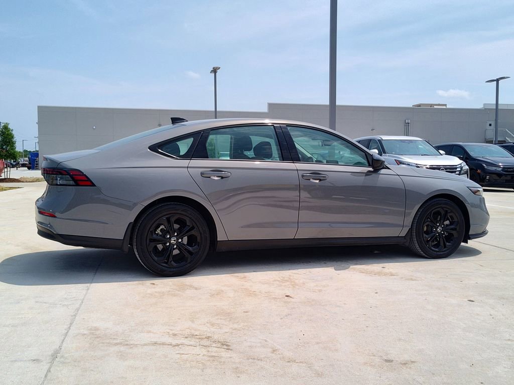 Used 2025 Honda Accord SE image 10