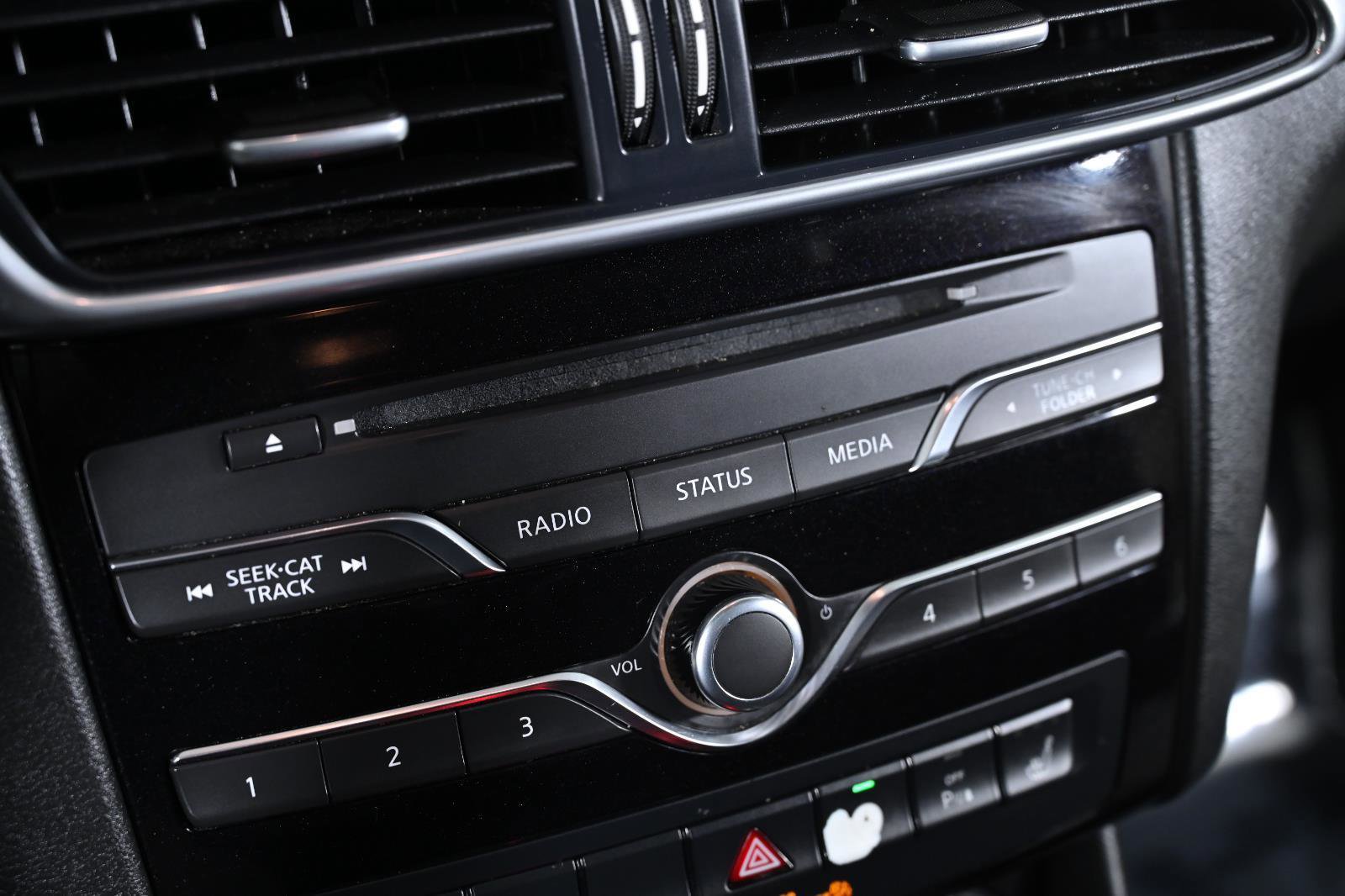 Used 2019 INFINITI QX30 Premium w/ Navigation Package image 16