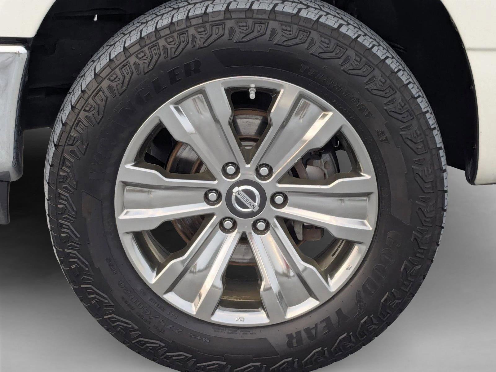 Used 2018 Nissan Titan SV w/ SV Convenience Package AWD/4WD image 22