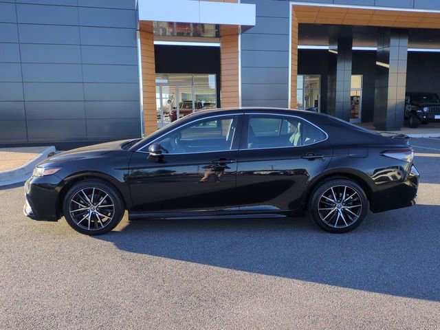 Used 2024 Toyota Camry SE image 7