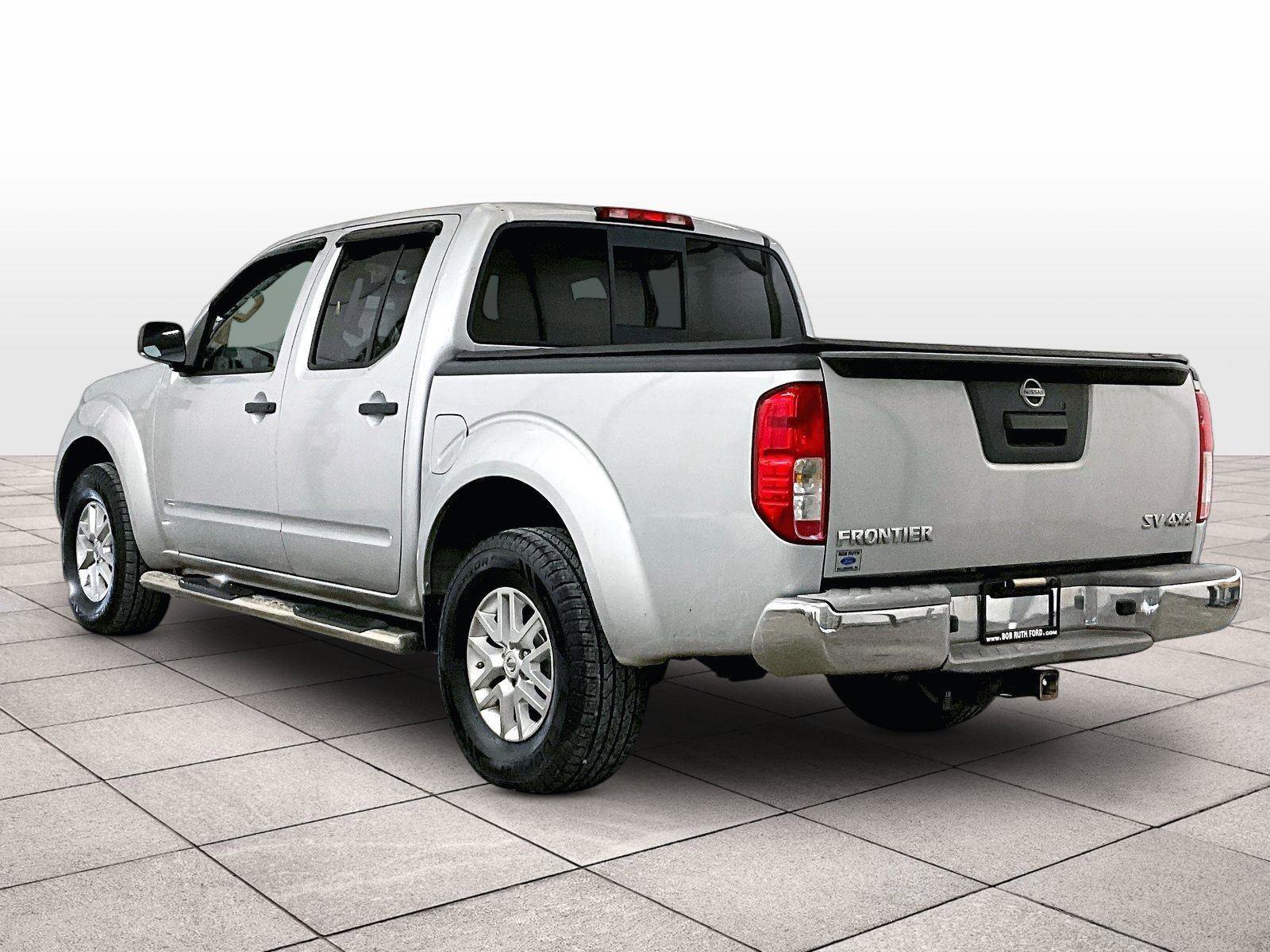 Used 2015 Nissan Frontier SV image 11