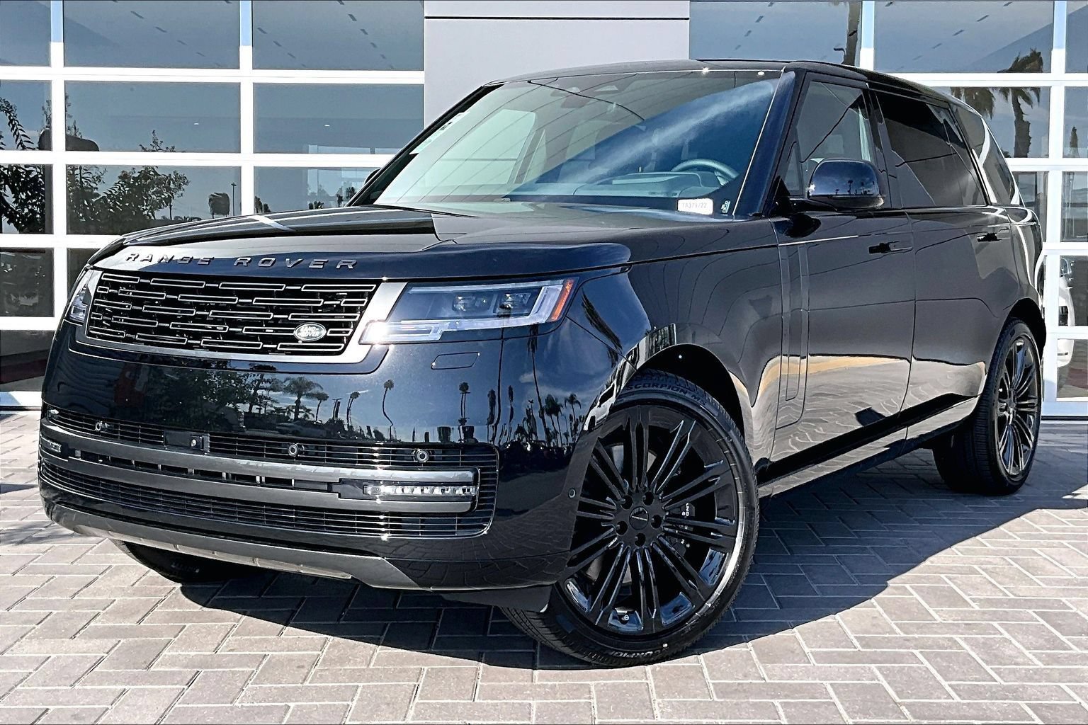 New 2026 Land Rover Range Rover Long Wheelbase SE AWD/4WD image 1