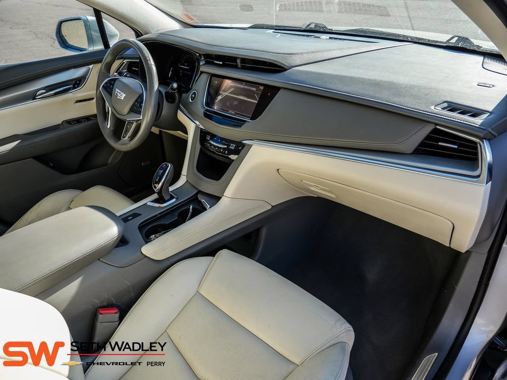 Used 2017 Cadillac XT5 Luxury w/ Driver Awareness Package FWD image 18