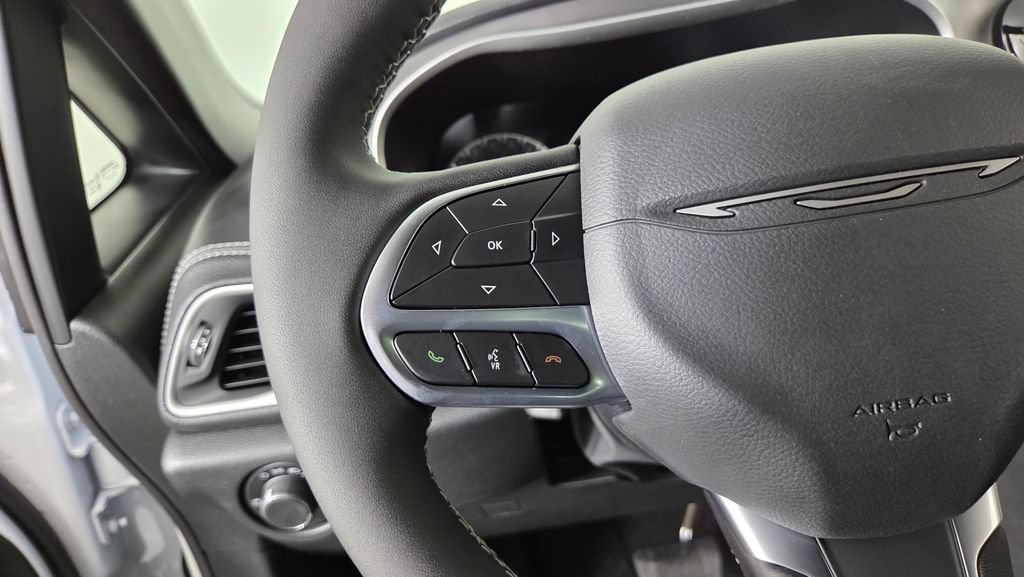 New 2027 Chrysler Pacifica Select AWD/4WD image 17