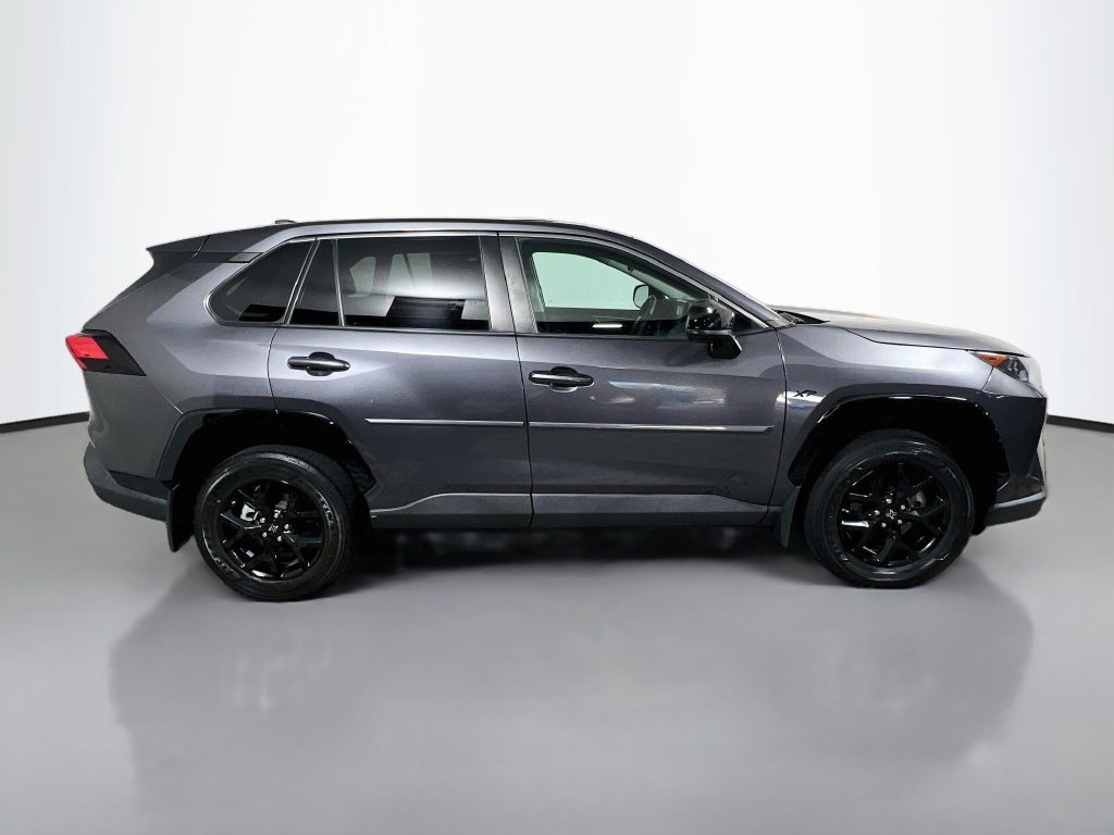 Used 2022 Toyota RAV4 LE FWD image 2