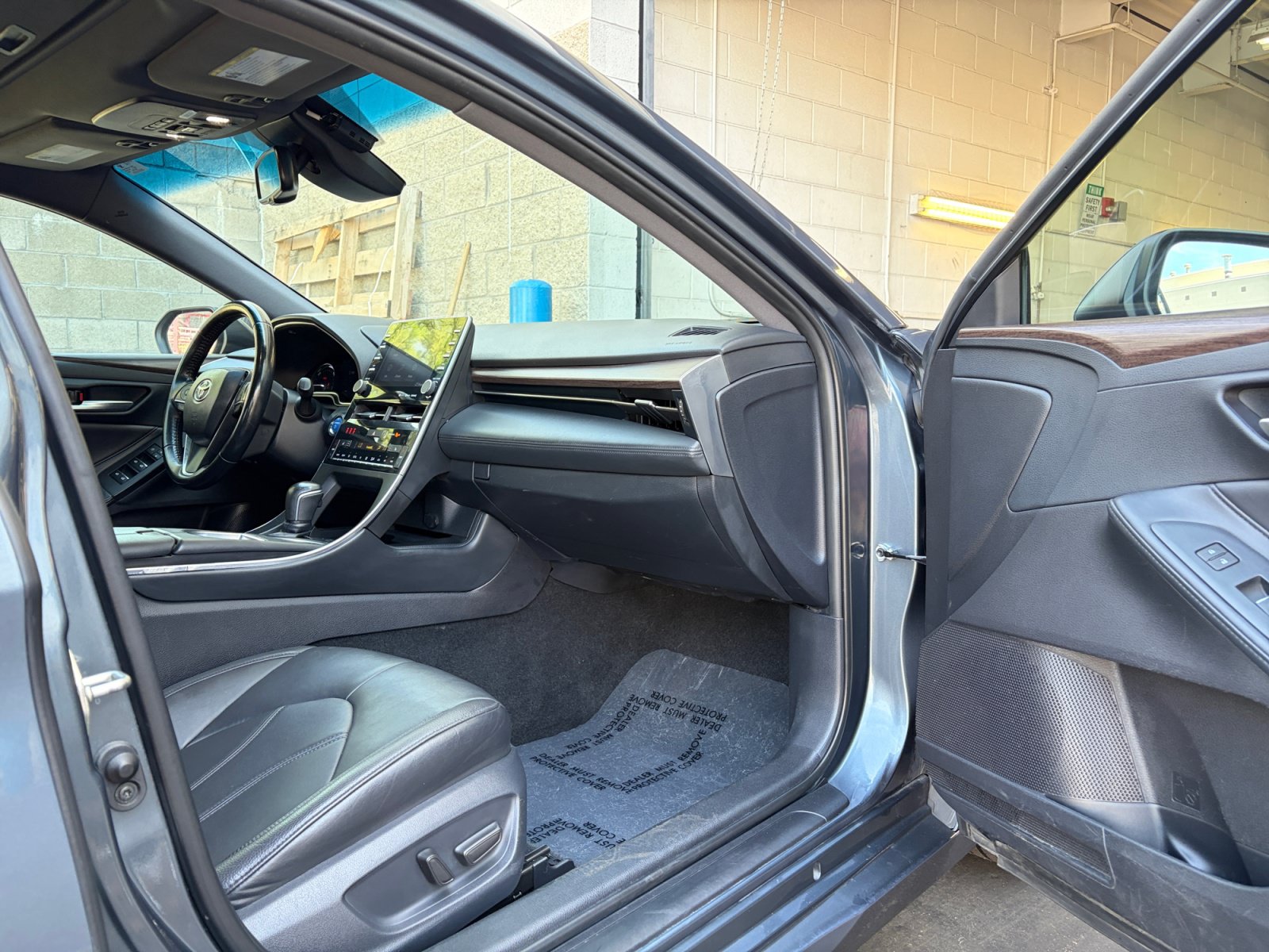 Used 2019 Toyota Avalon XLE w/ Moonroof Package FWD image 16