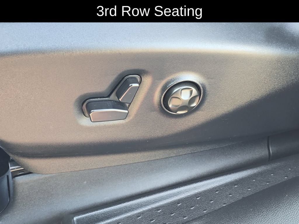 Used 2025 Chrysler Pacifica Select FWD image 7
