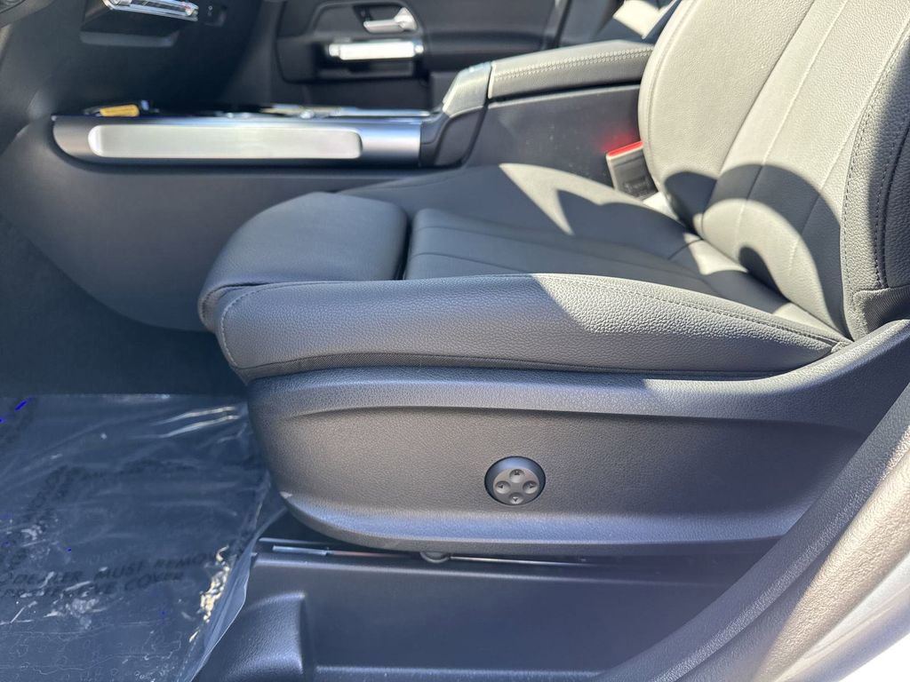Certified 2025 Mercedes-Benz GLB 250 4MATIC image 15