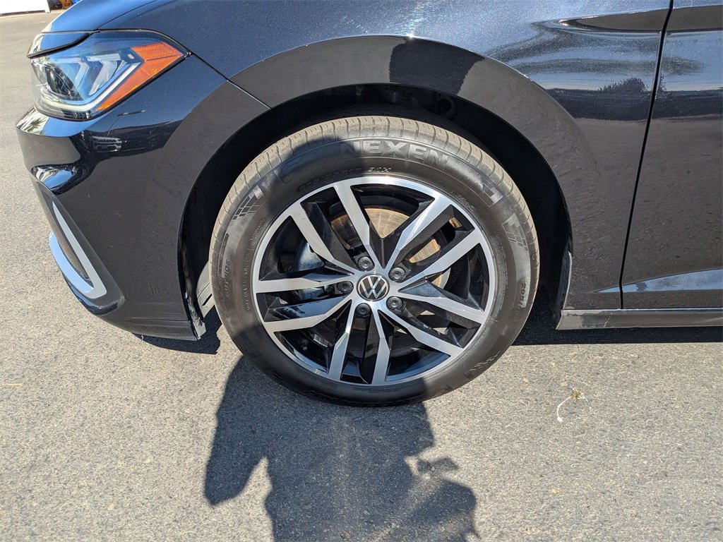 Used 2025 Volkswagen Jetta SE image 13