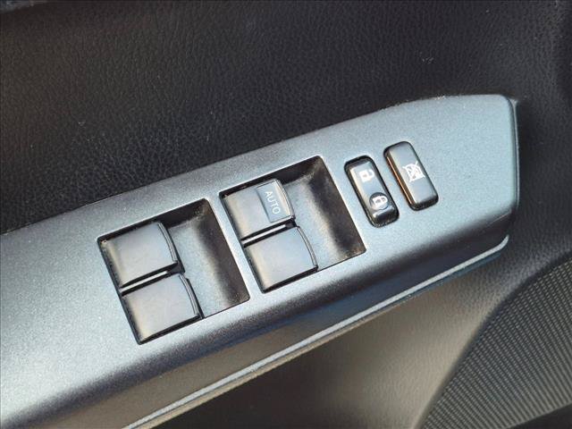 Used 2018 Toyota RAV4 LE FWD image 13