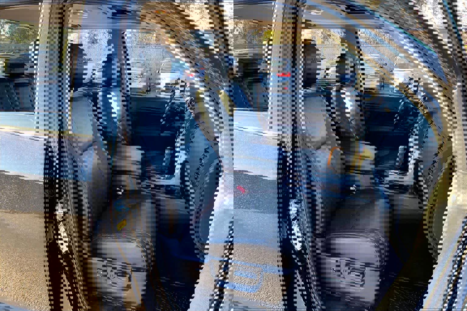 Used 2011 Toyota Tundra Limited w/ Platinum Pkg image 9