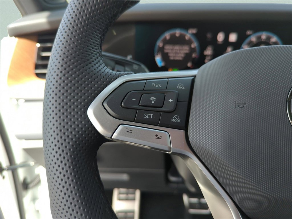 Used 2026 Volkswagen Tiguan SEL R-Line image 34