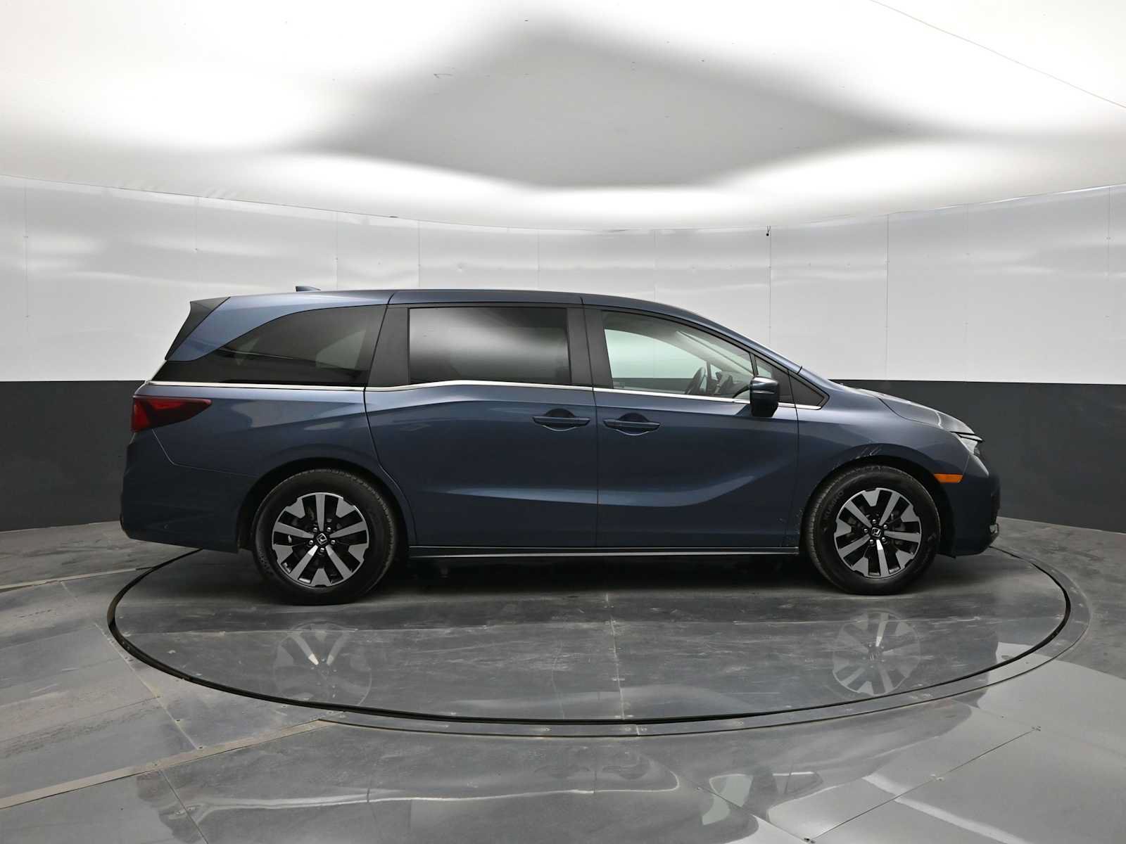 Used 2025 Honda Odyssey EX-L image 9