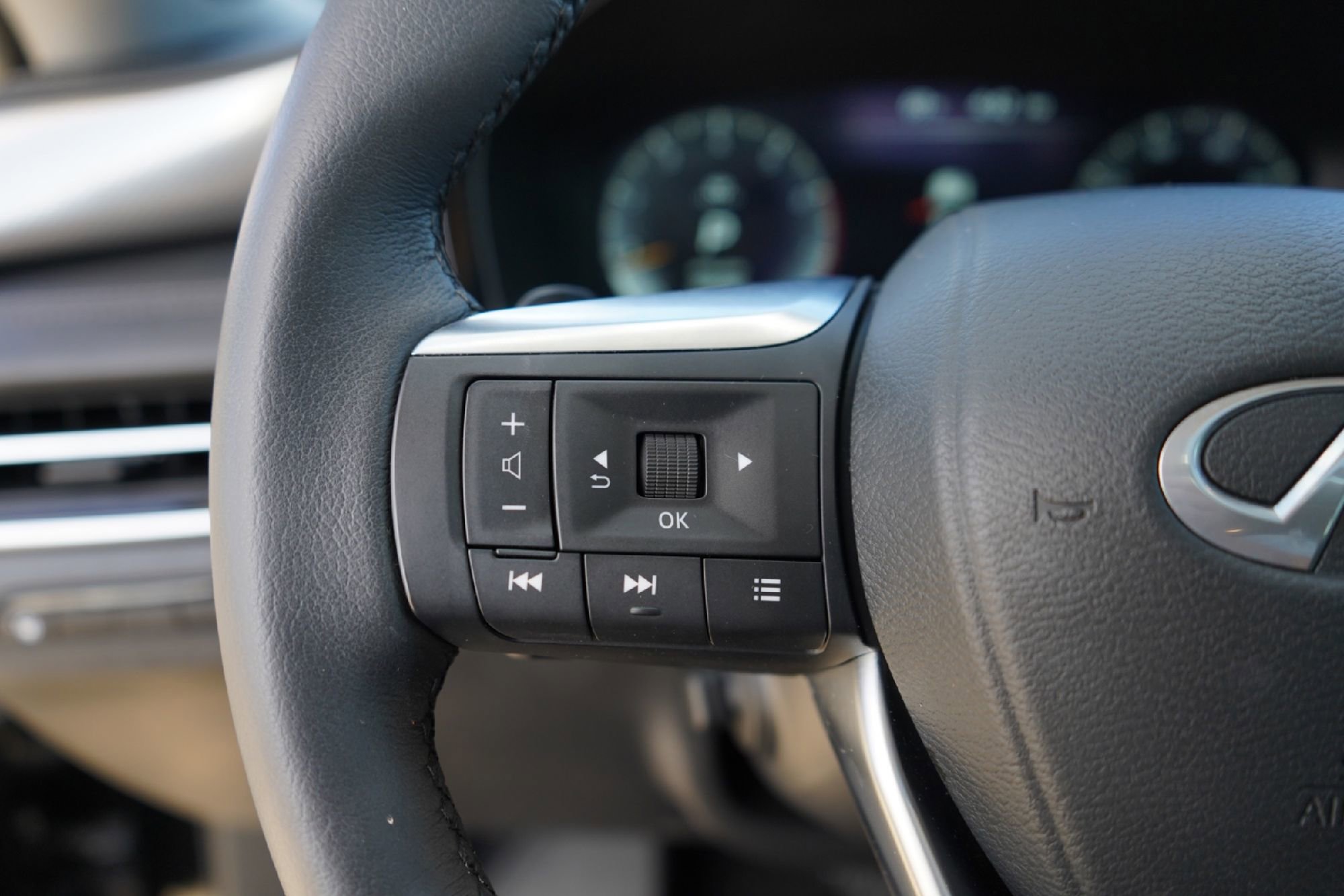 Certified 2025 INFINITI QX60 Luxe w/ Cargo Package image 13