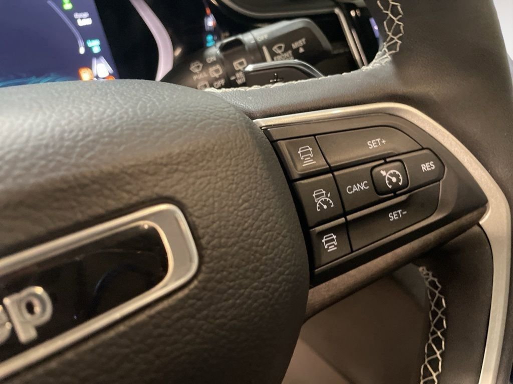 Used 2022 Jeep Grand Cherokee Limited 4xe image 23