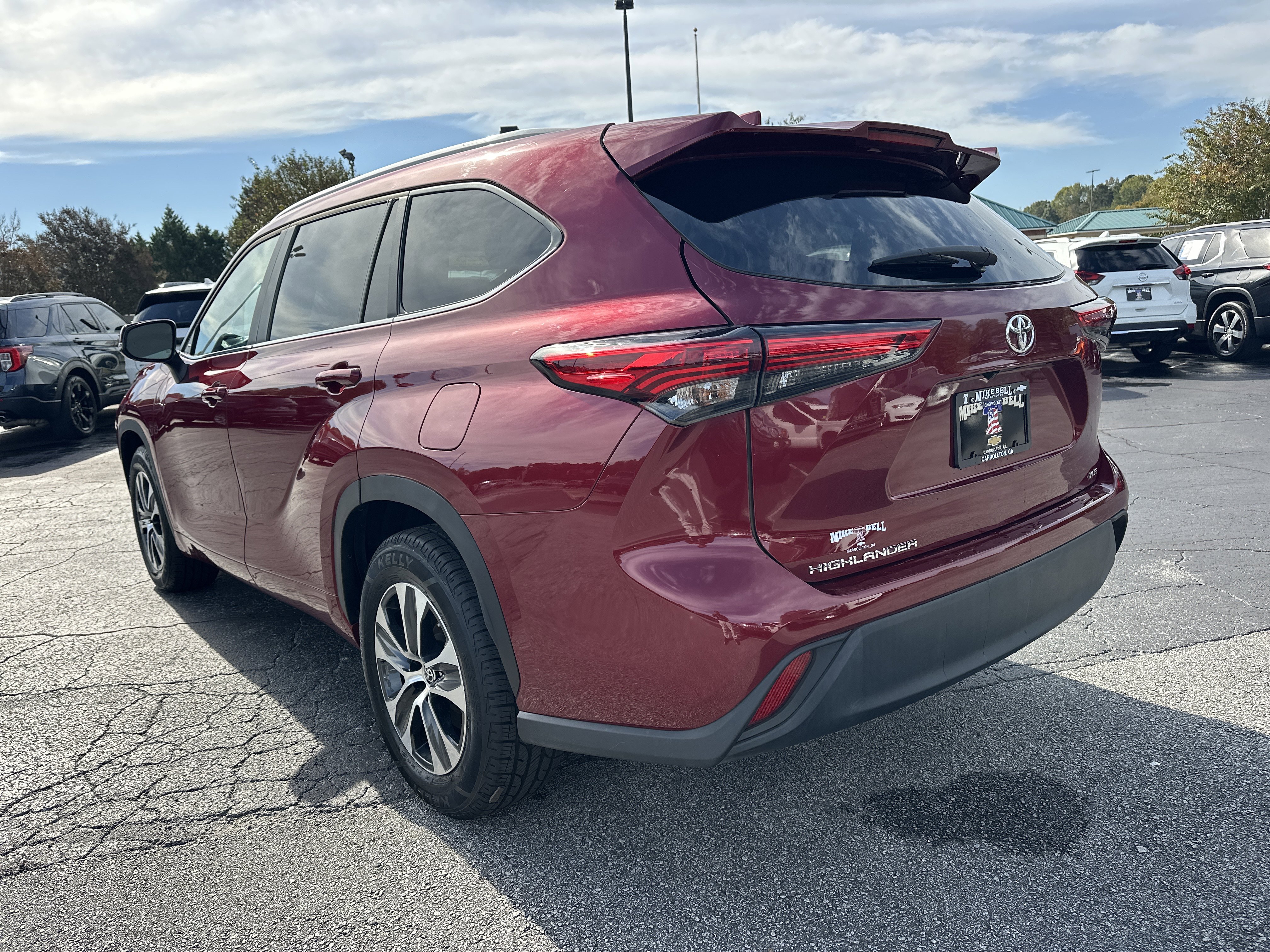 Used 2023 Toyota Highlander XLE image 6