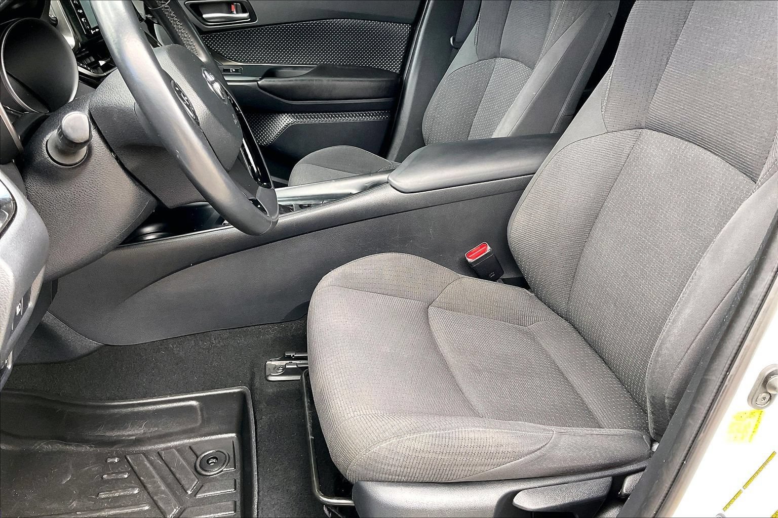 Used 2018 Toyota C-HR XLE FWD image 20
