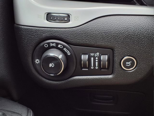 Used 2015 Jeep Cherokee Trailhawk w/ Comfort/Convenience Group image 24