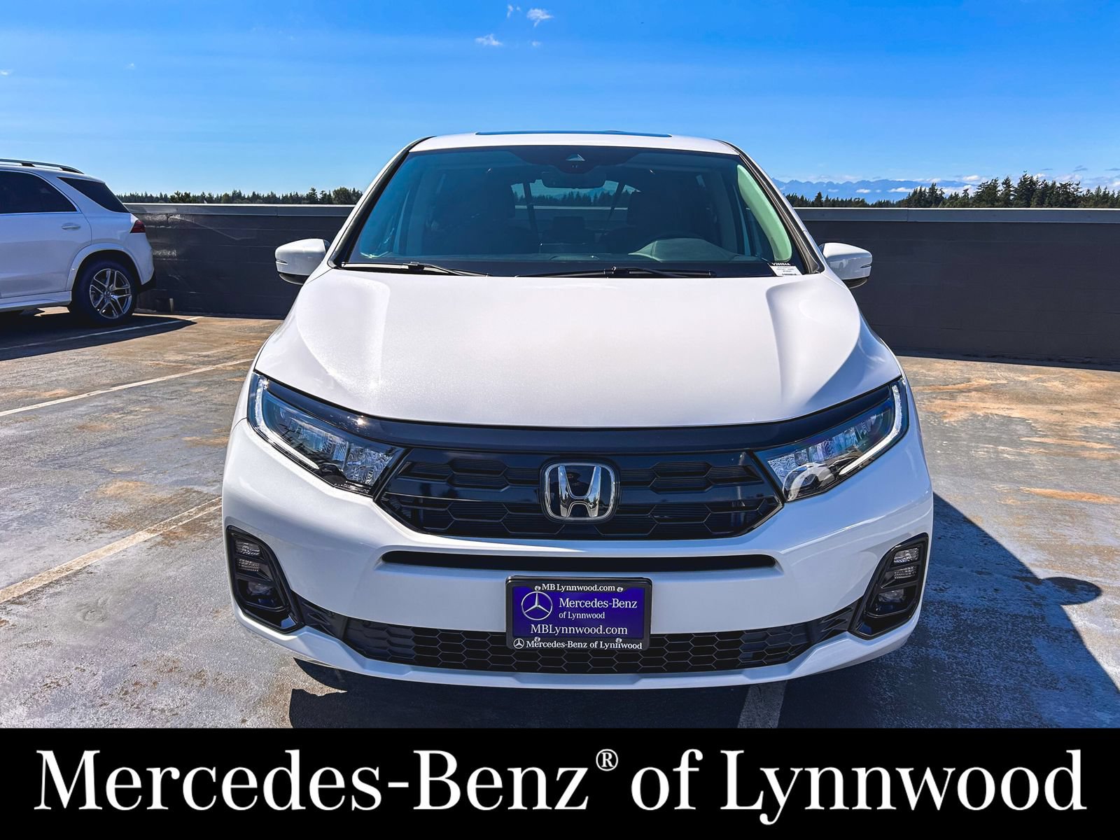 Used 2026 Honda Odyssey Elite image 2