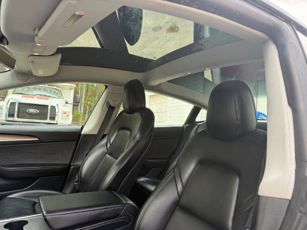 Used 2022 Tesla Model 3 Standard Range Plus image 11