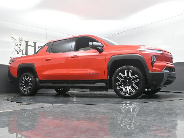 New 2026 Chevrolet Silverado EV LT AWD/4WD image 2