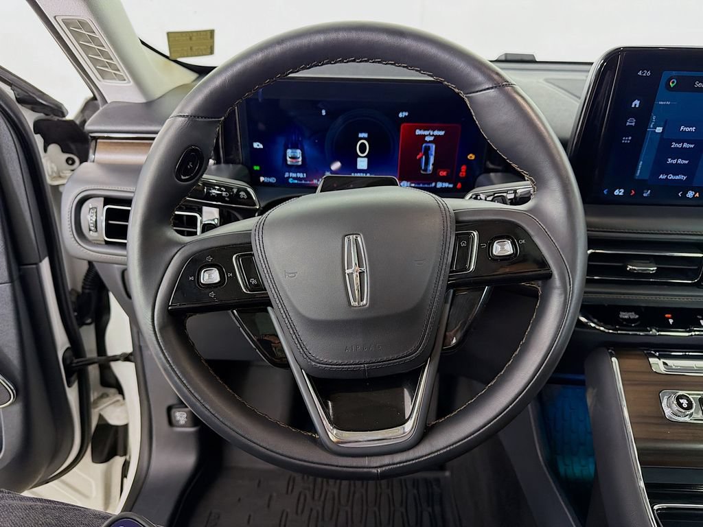 Used 2025 Lincoln Aviator Reserve AWD/4WD image 13