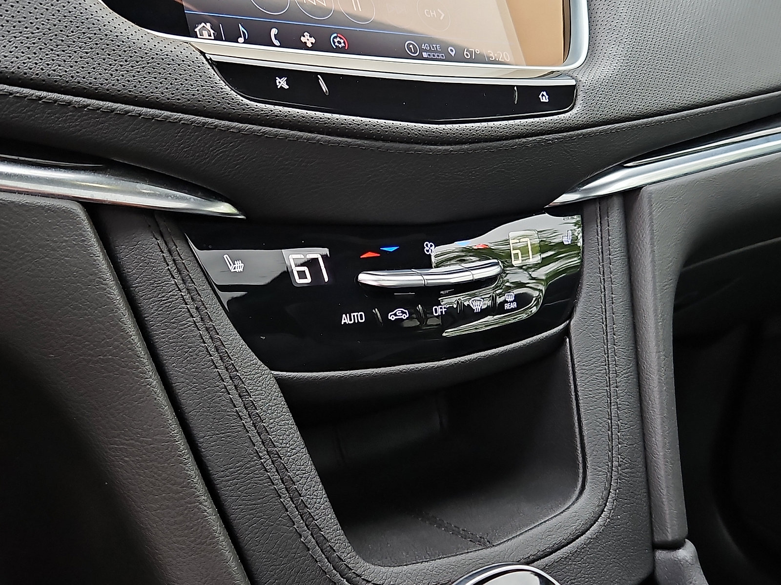 Used 2022 Cadillac XT5 Premium Luxury w/ Technology Package AWD/4WD image 16