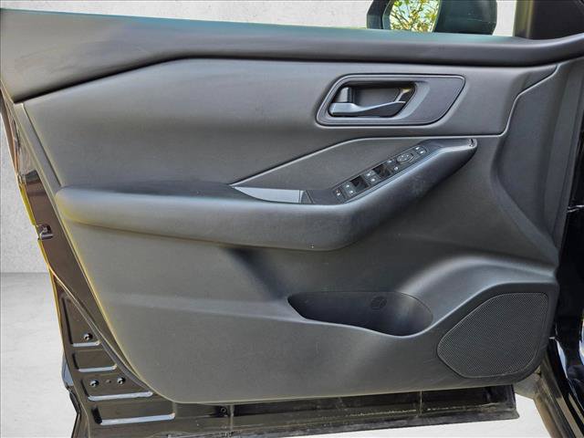Used 2024 Nissan Rogue S AWD/4WD image 11