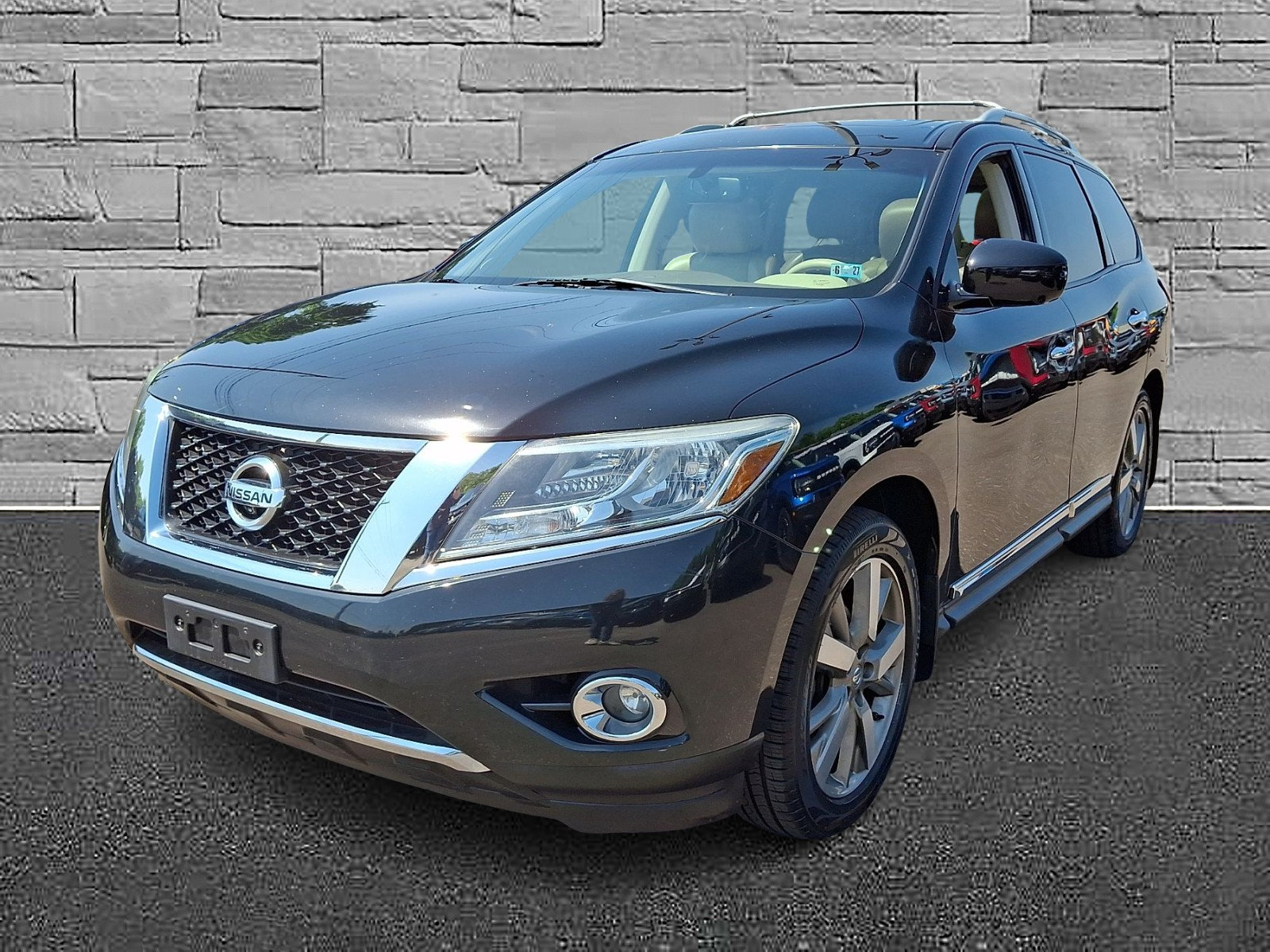 Used 2015 Nissan Pathfinder Platinum w/ Family Entertainment Package AWD/4WD image 4