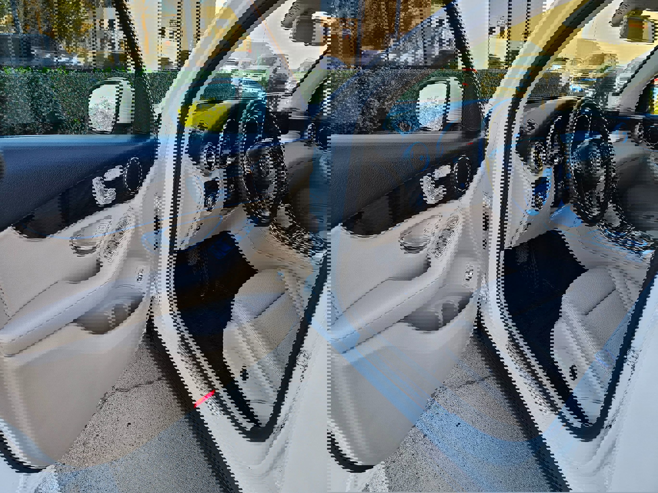 Used 2017 Mercedes-Benz GLC 300 4MATIC SUV image 15