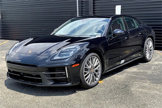 New 2025 Porsche Panamera 4
