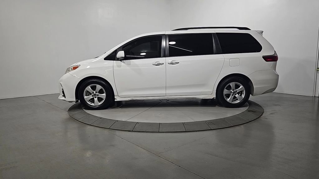 Used 2019 Toyota Sienna LE w/ LE Preferred Package FWD image 2