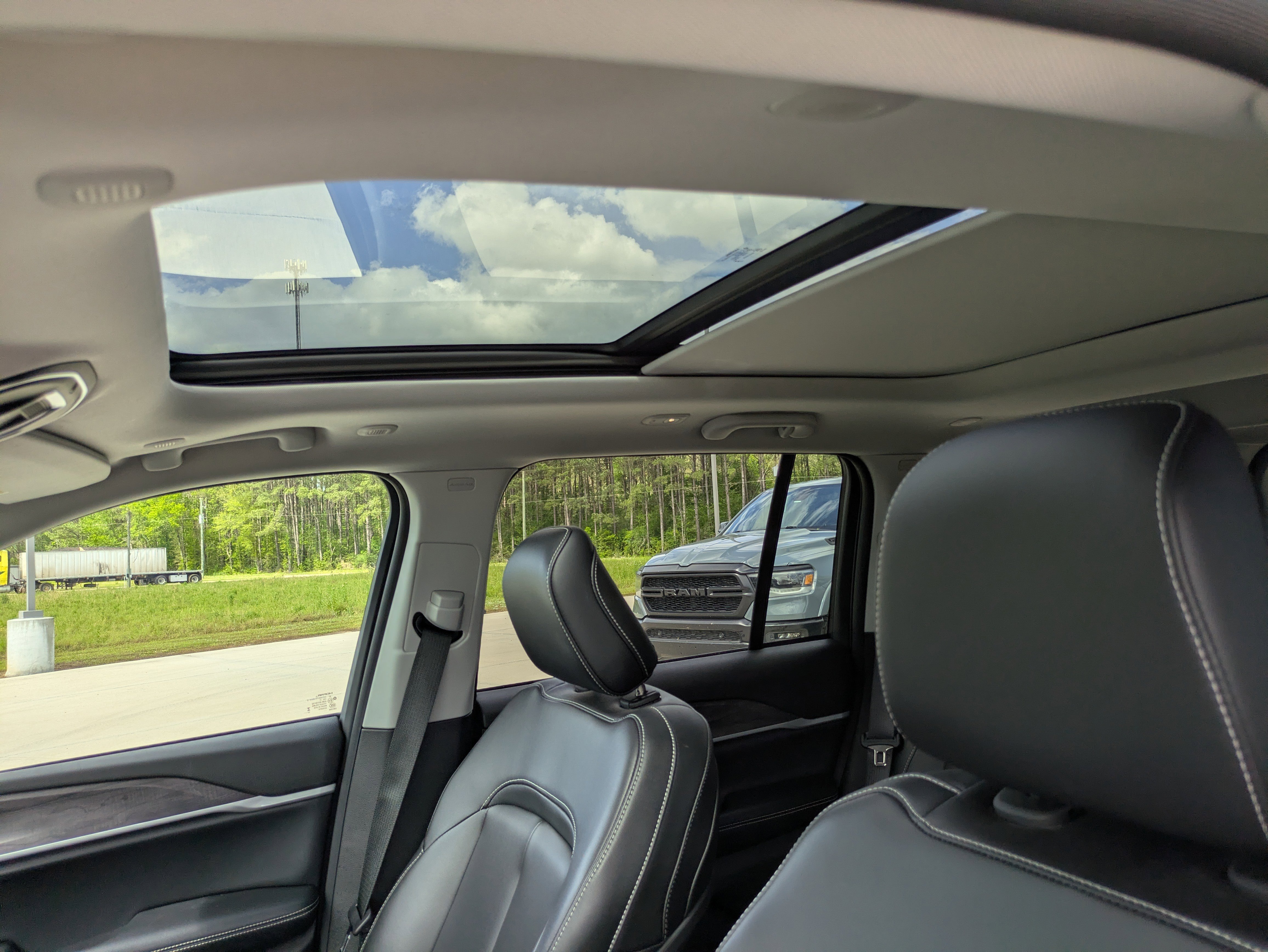 Used 2023 Jeep Grand Cherokee Limited image 9