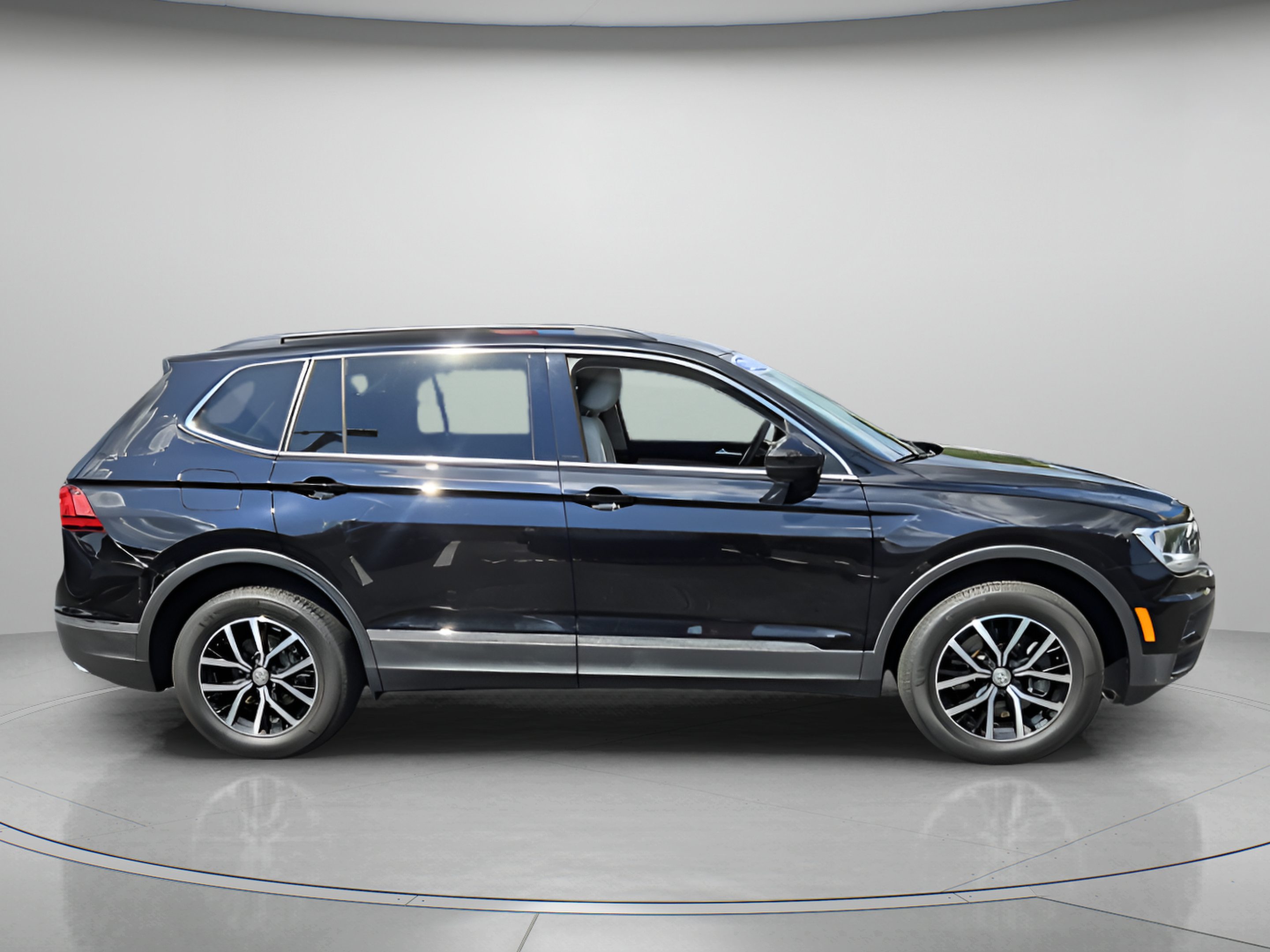 Certified 2021 Volkswagen Tiguan SE FWD image 6