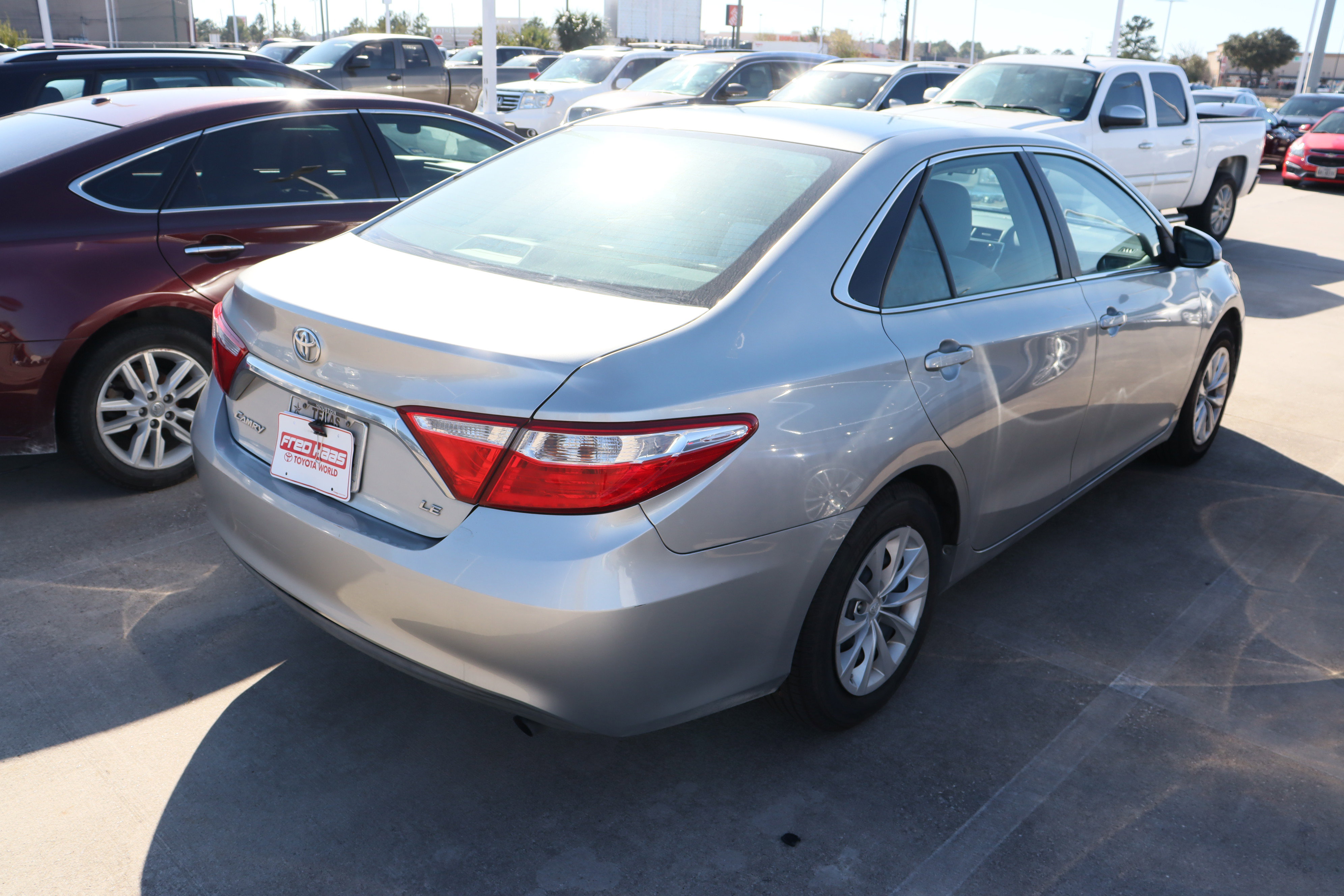 Used 2015 Toyota Camry LE image 11