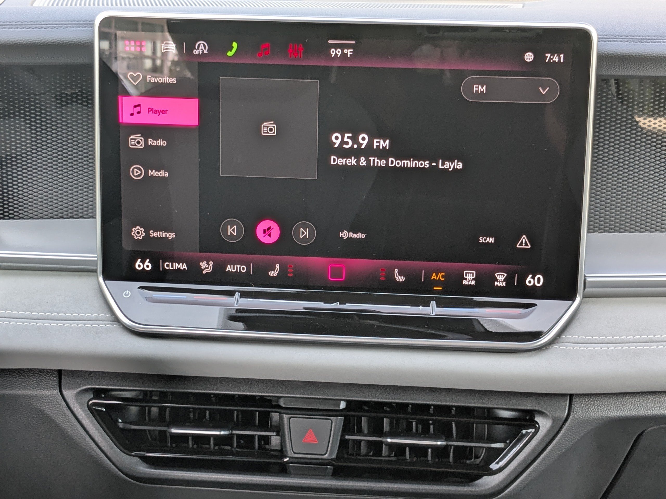 New 2026 Volkswagen Tiguan SE R-Line FWD image 18