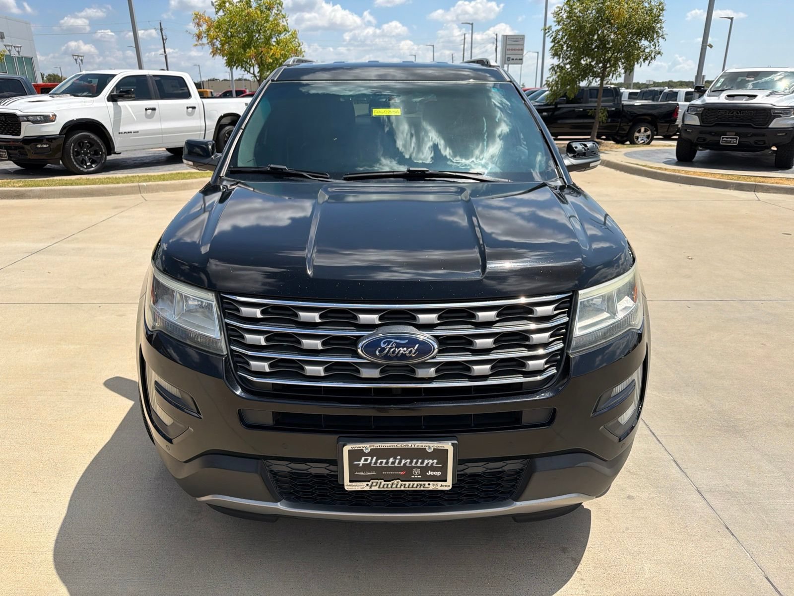 Used 2017 Ford Explorer XLT w/ Equipment Group 202A FWD image 8