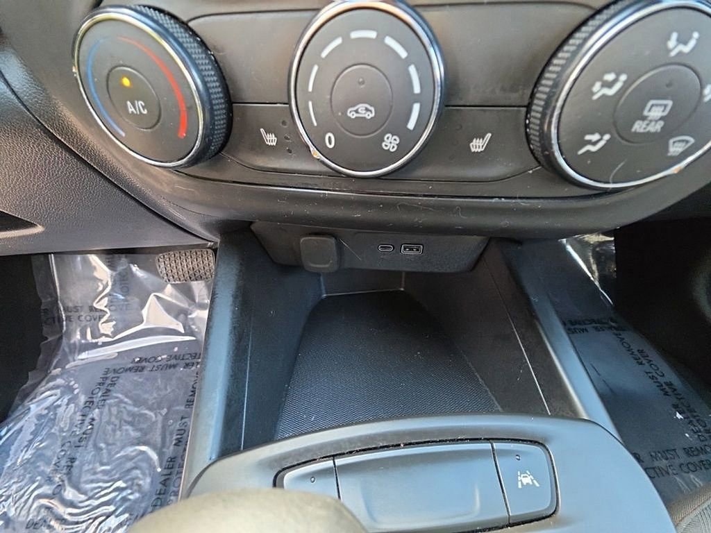 Used 2024 Chevrolet Trax RS w/ Sunroof Package image 23