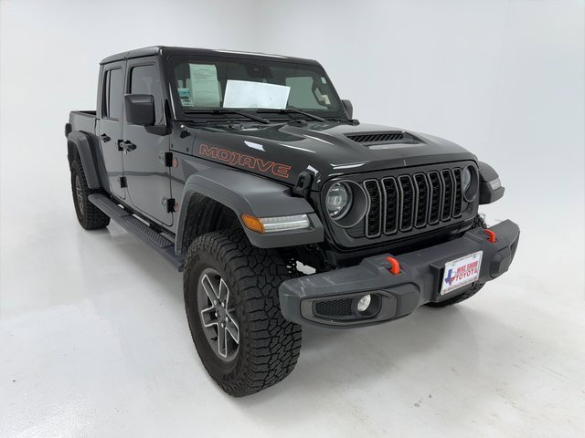 Used 2025 Jeep Gladiator Mojave w/ Convenience Group image 2
