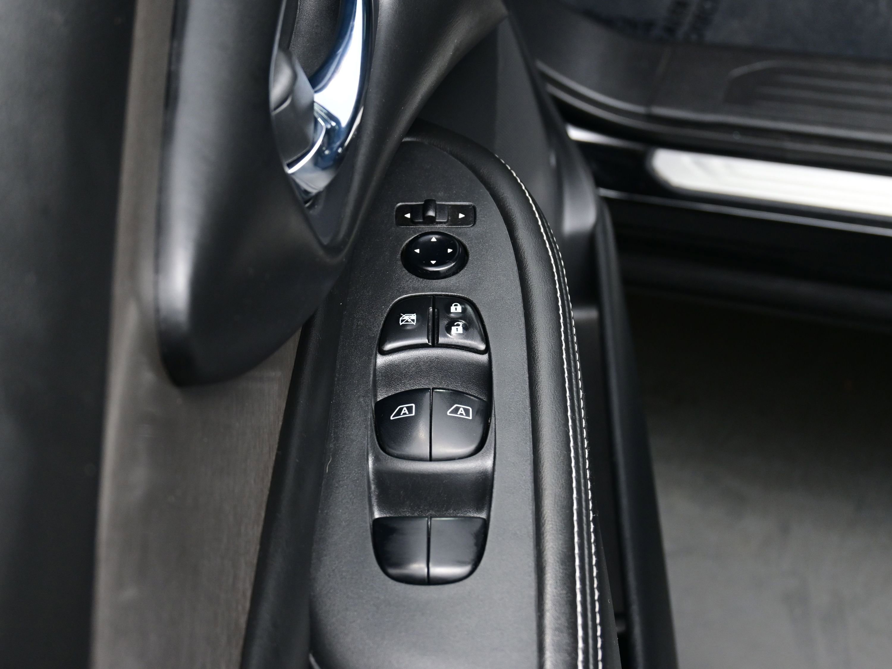 Used 2020 Nissan Murano SV image 11