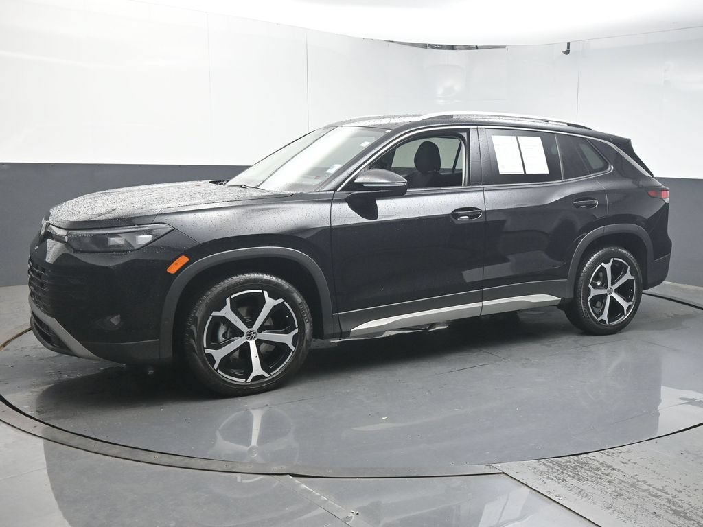 Used 2025 Volkswagen Tiguan SE FWD image 4
